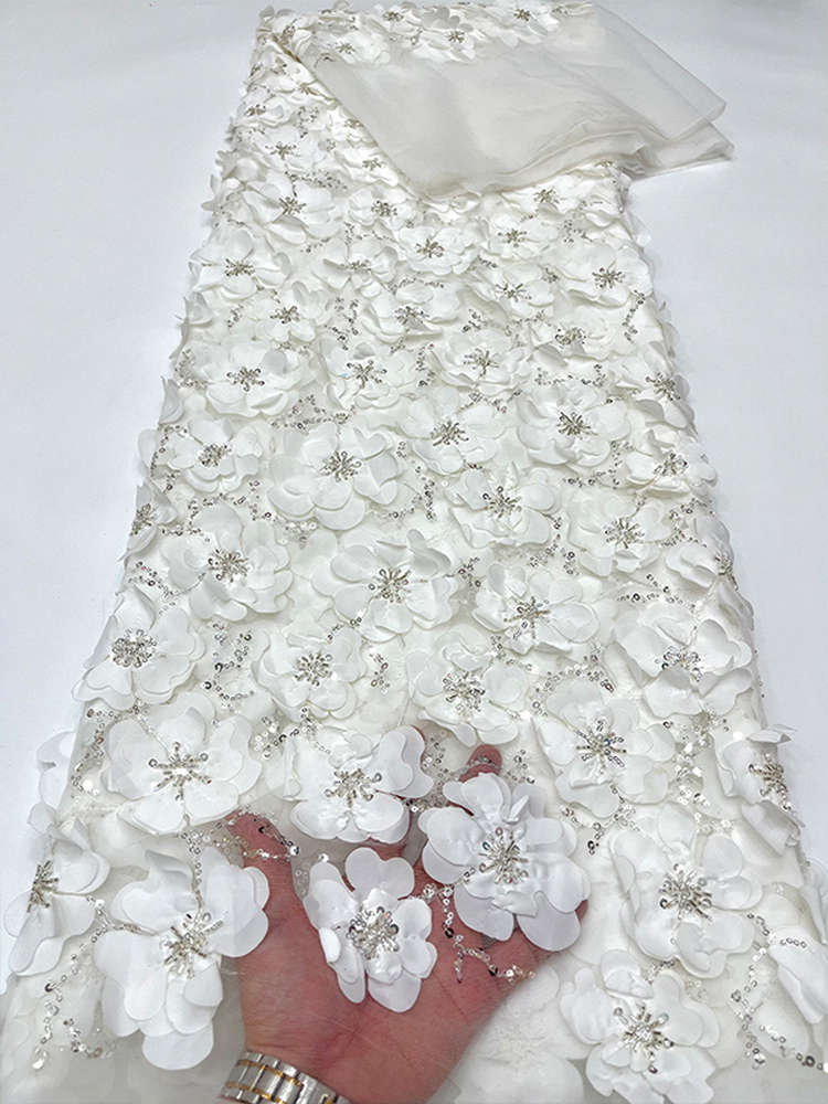 Crystal Mesh Fabric - قماش دانتيل أبيض مع تطريز ثقيل